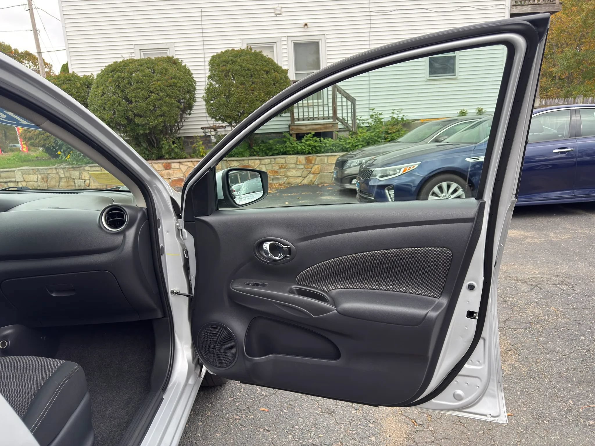 Used 2019 Nissan Versa SV FWD image 18