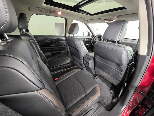 Used 2024 Nissan Pathfinder Platinum w/ Lighting Package (N93) image 20