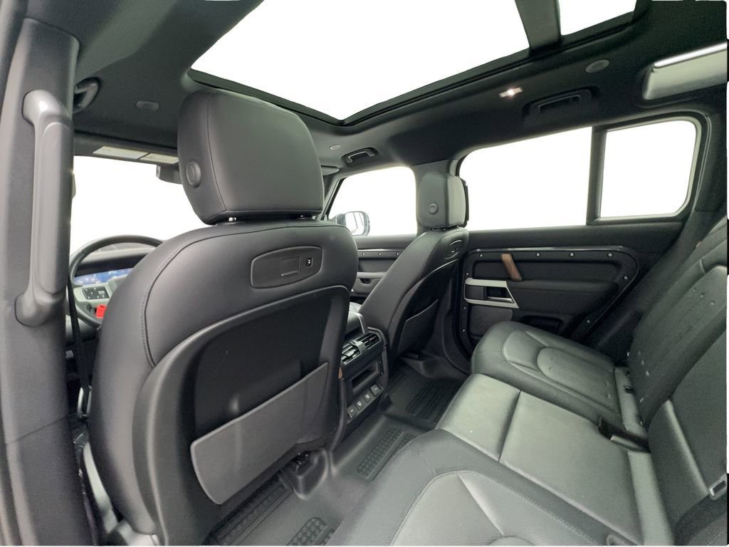 Used 2022 Land Rover Defender 110 X-Dynamic SE AWD/4WD image 24