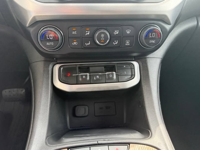 Used 2023 GMC Acadia SLE w/ Driver Convenience Package FWD image 31