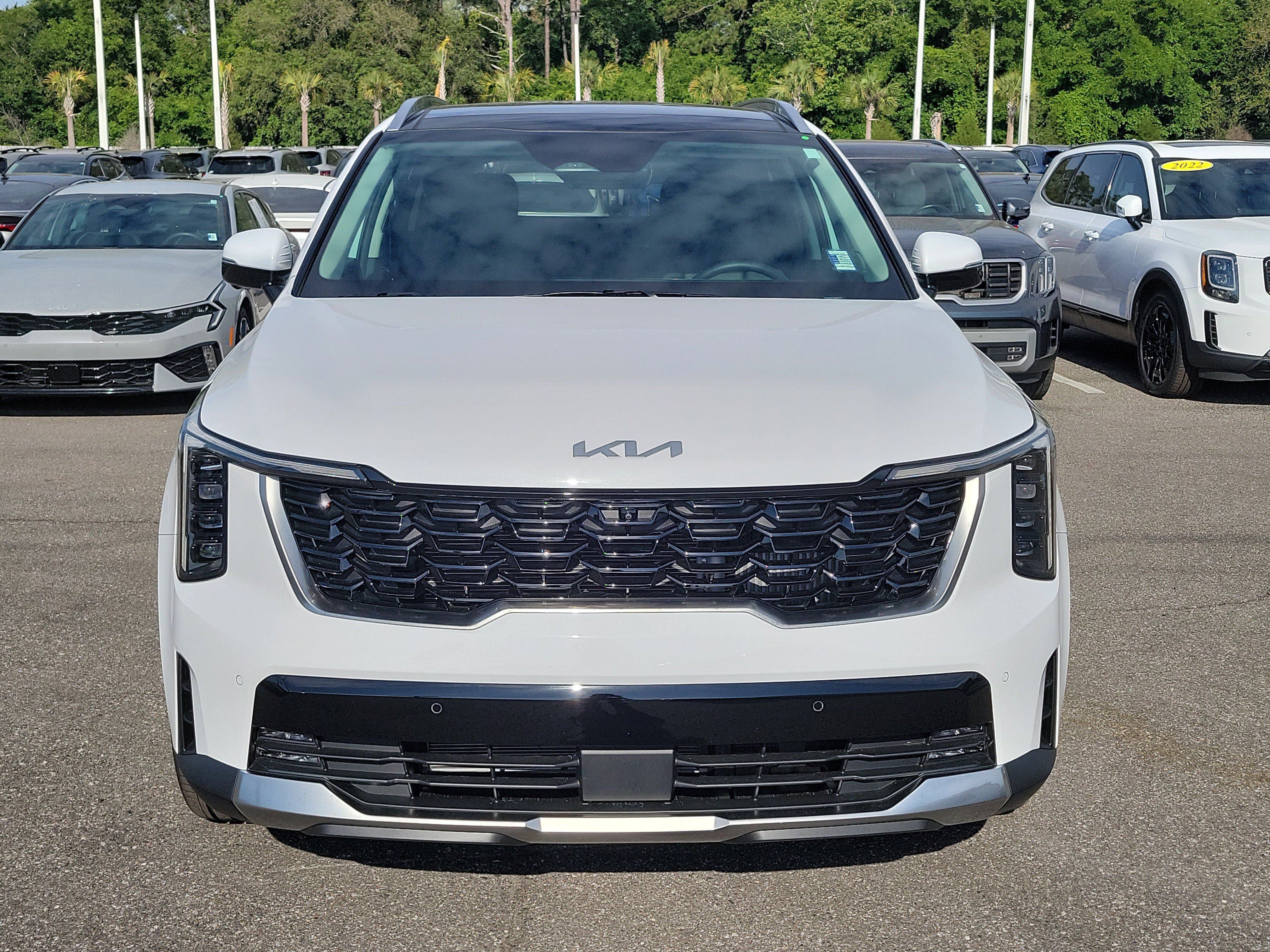 Used 2025 Kia Sorento SX image 2