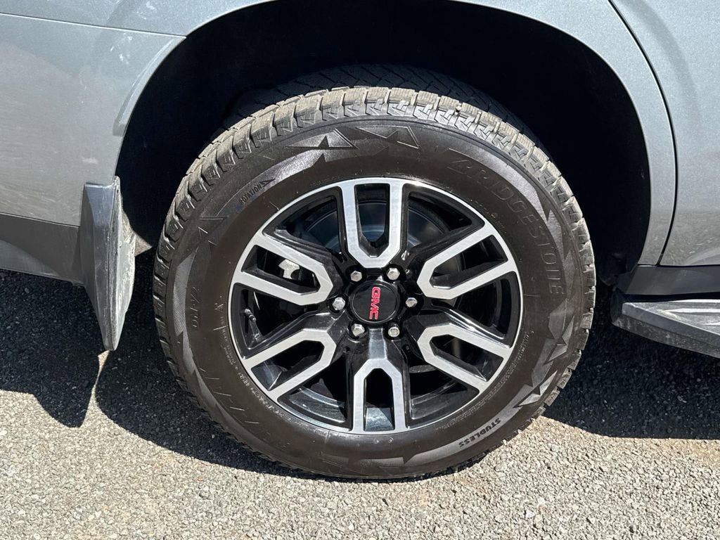Used 2024 GMC Yukon AT4 w/ Technology Package AWD/4WD image 7