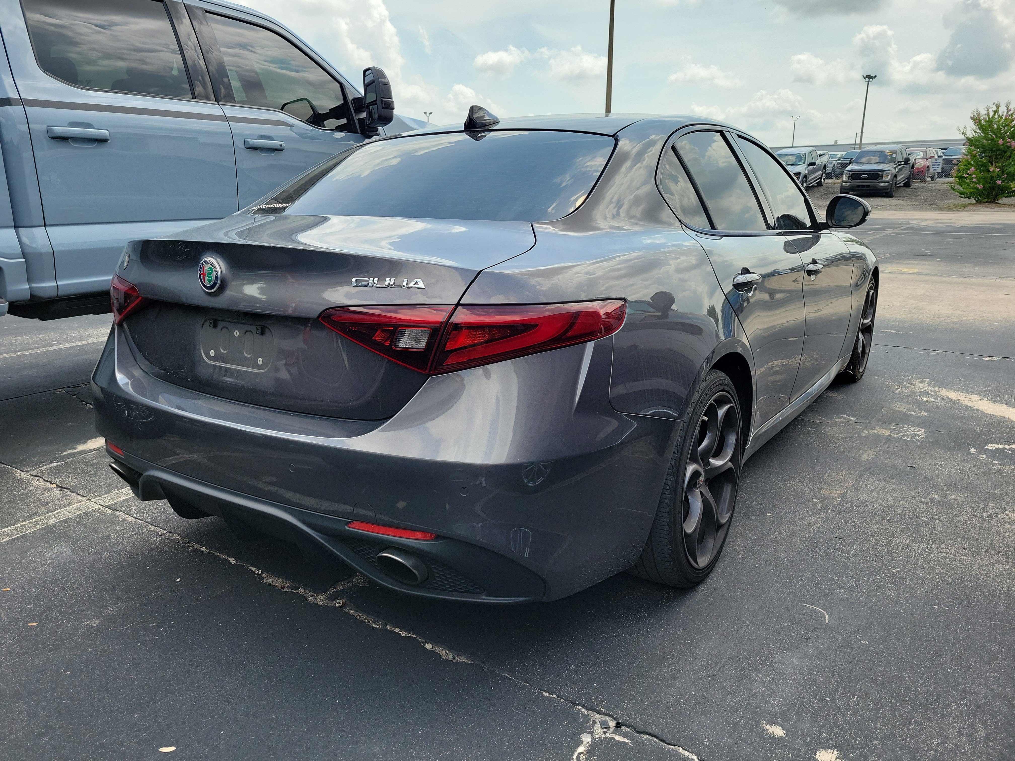 Used 2017 Alfa Romeo Giulia Ti w/ TI 19" Sport Package RWD image 5