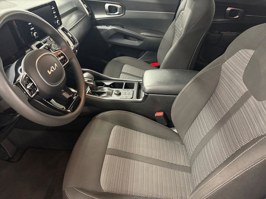 Used 2023 Kia Sorento LX image 11