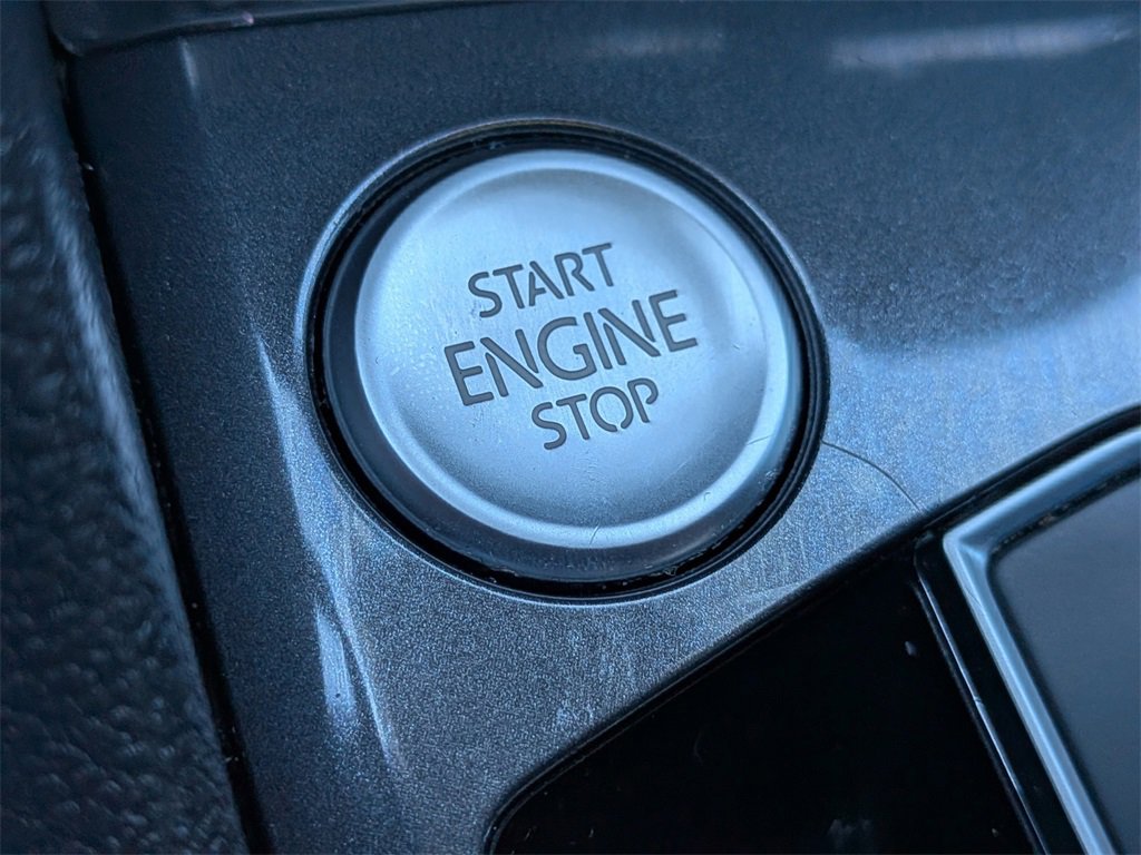 Used 2020 Volkswagen Tiguan SEL image 30