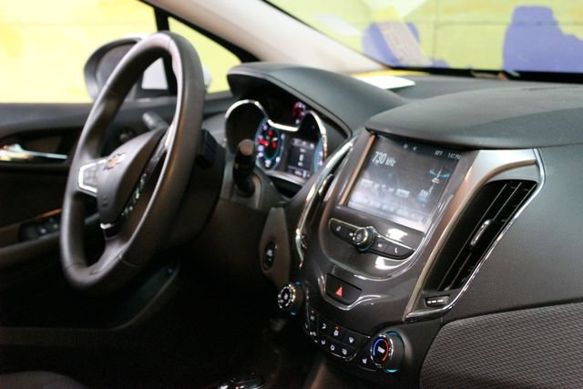 Used 2016 Chevrolet Cruze LT w/ LT Convenience Package FWD image 7