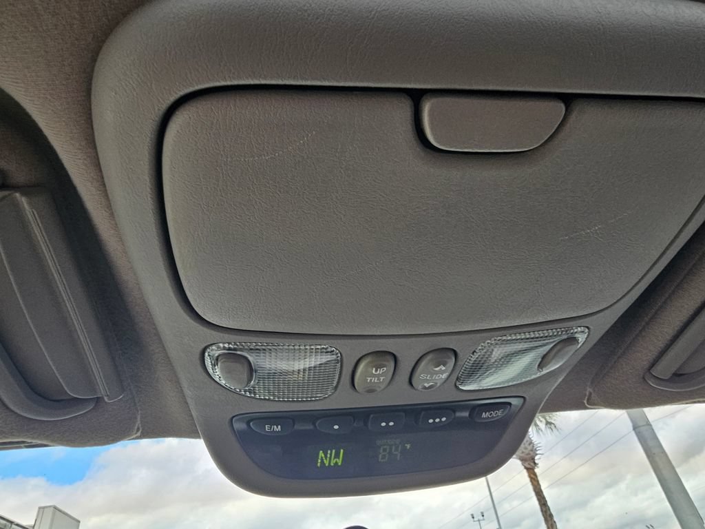 Used 2004 Toyota Sequoia SR5 AWD/4WD image 22
