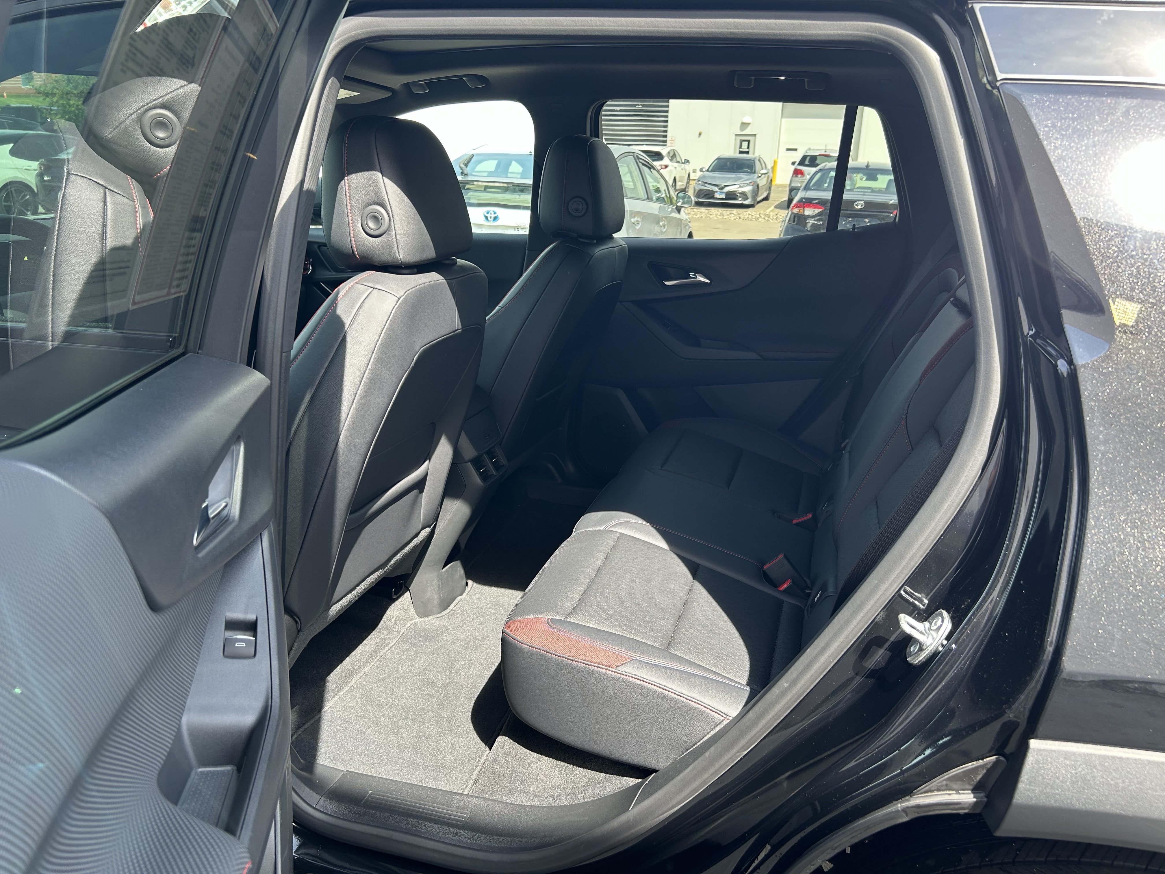 Used 2025 Chevrolet Equinox RS w/ Safety and Technology Package AWD/4WD image 17