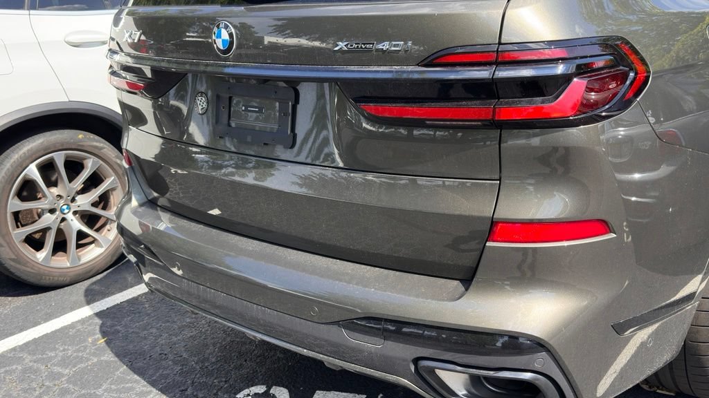 Used 2025 BMW X7 xDrive40i w/ M Sport Package AWD/4WD image 8