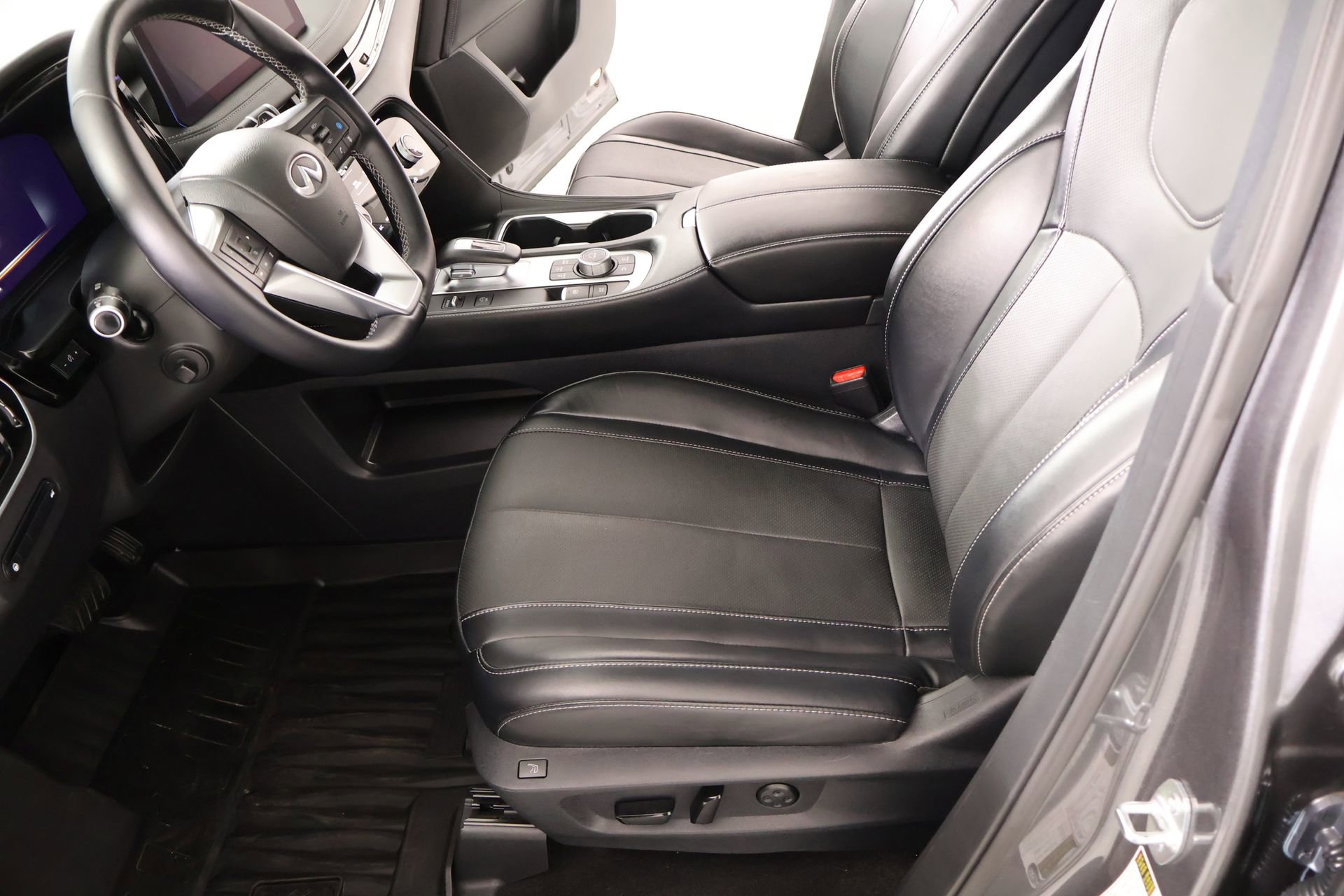 Used 2023 INFINITI QX60 Sensory w/ Cargo Package AWD/4WD image 12