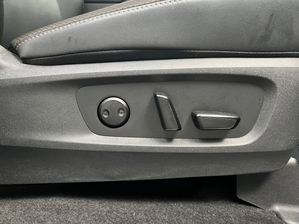 Used 2025 Nissan Pathfinder SL image 23