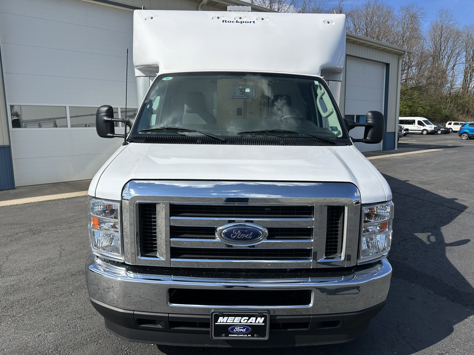 Used 2024 Ford E-450 and Econoline 450 Super Duty w/ Interior Upgrade Package RWD image 3