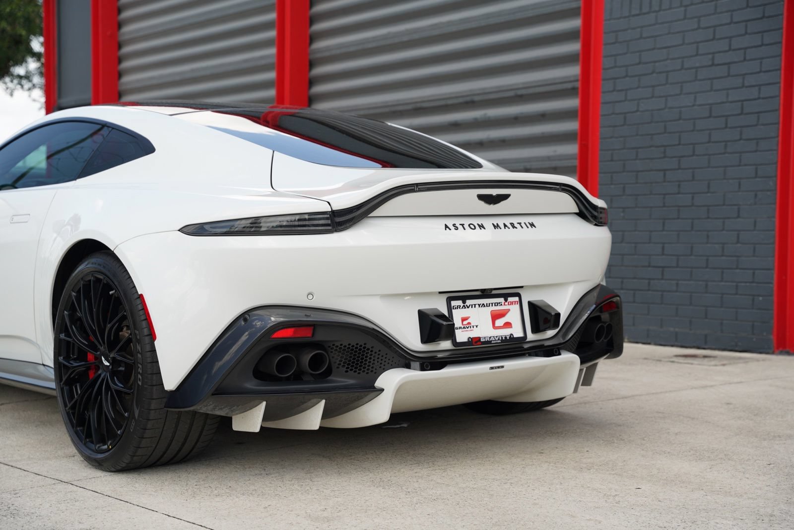 Used 2023 Aston Martin V8 Vantage Coupe RWD image 14