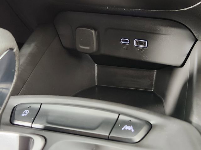 Used 2024 Chevrolet Trax RS w/ Driver Confidence Package FWD image 21