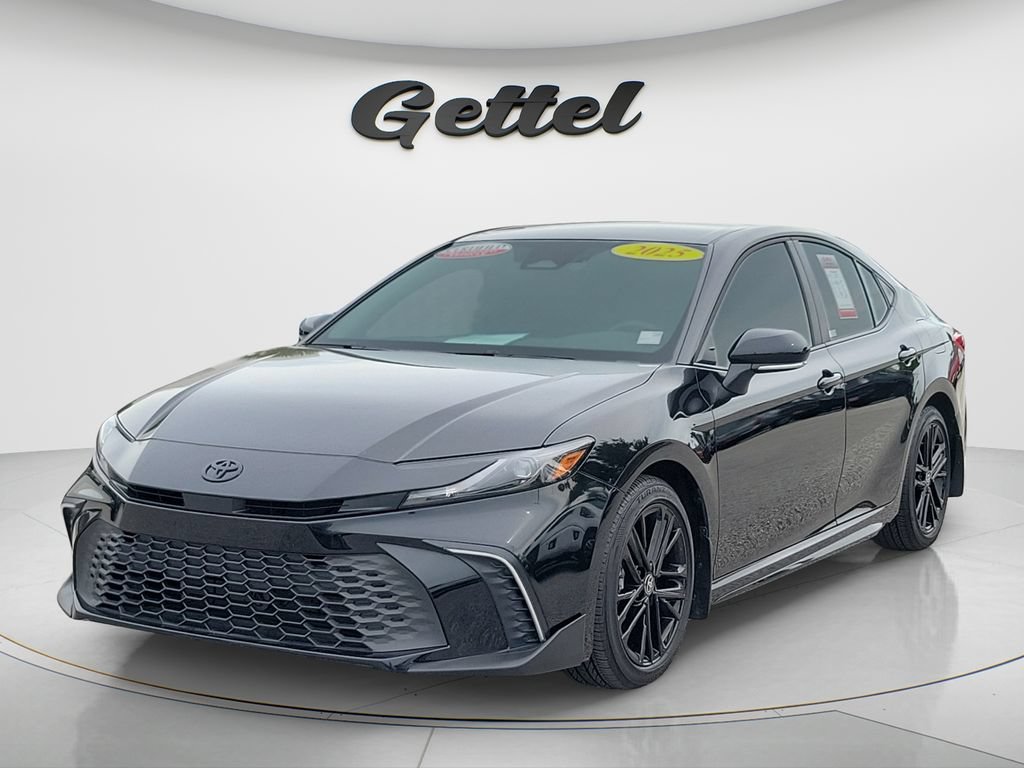 Certified 2025 Toyota Camry SE w/ Convenience Package FWD image 1