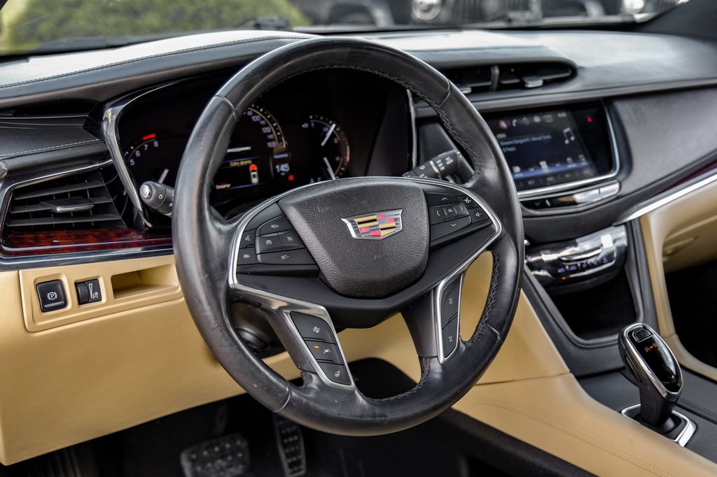Used 2017 Cadillac XT5 Luxury w/ Driver Awareness Package FWD image 13