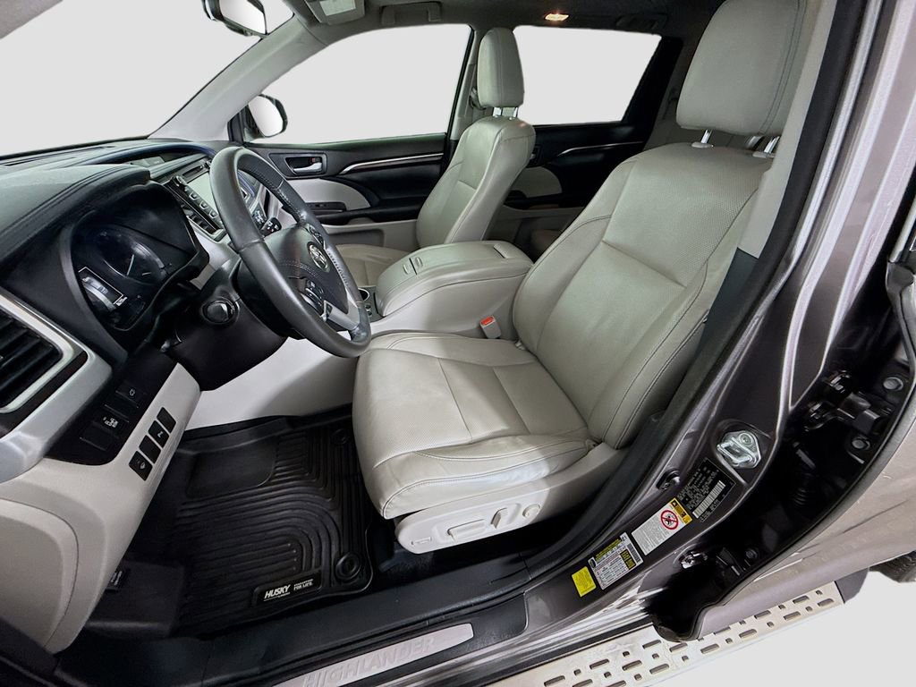Used 2016 Toyota Highlander Limited image 14