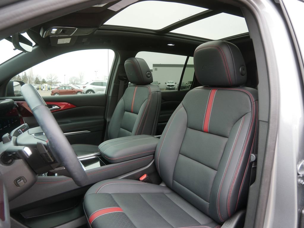 Used 2024 Chevrolet Traverse RS image 10