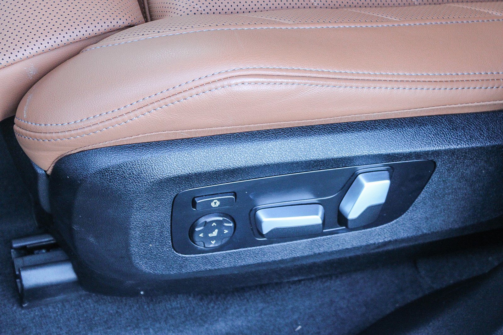 Used 2024 BMW X5 sDrive40i w/ Parking Assistance Package image 23