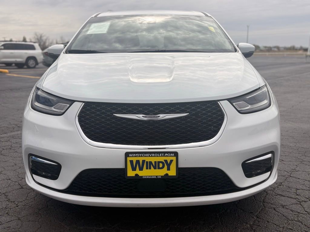 Used 2023 Chrysler Pacifica Touring-L FWD image 2