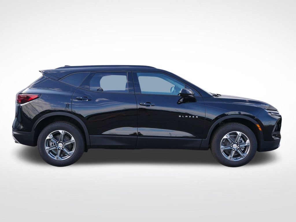 New 2026 Chevrolet Blazer LT w/ Convenience Package AWD/4WD image 2