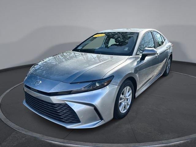 Used 2025 Toyota Camry LE image 1