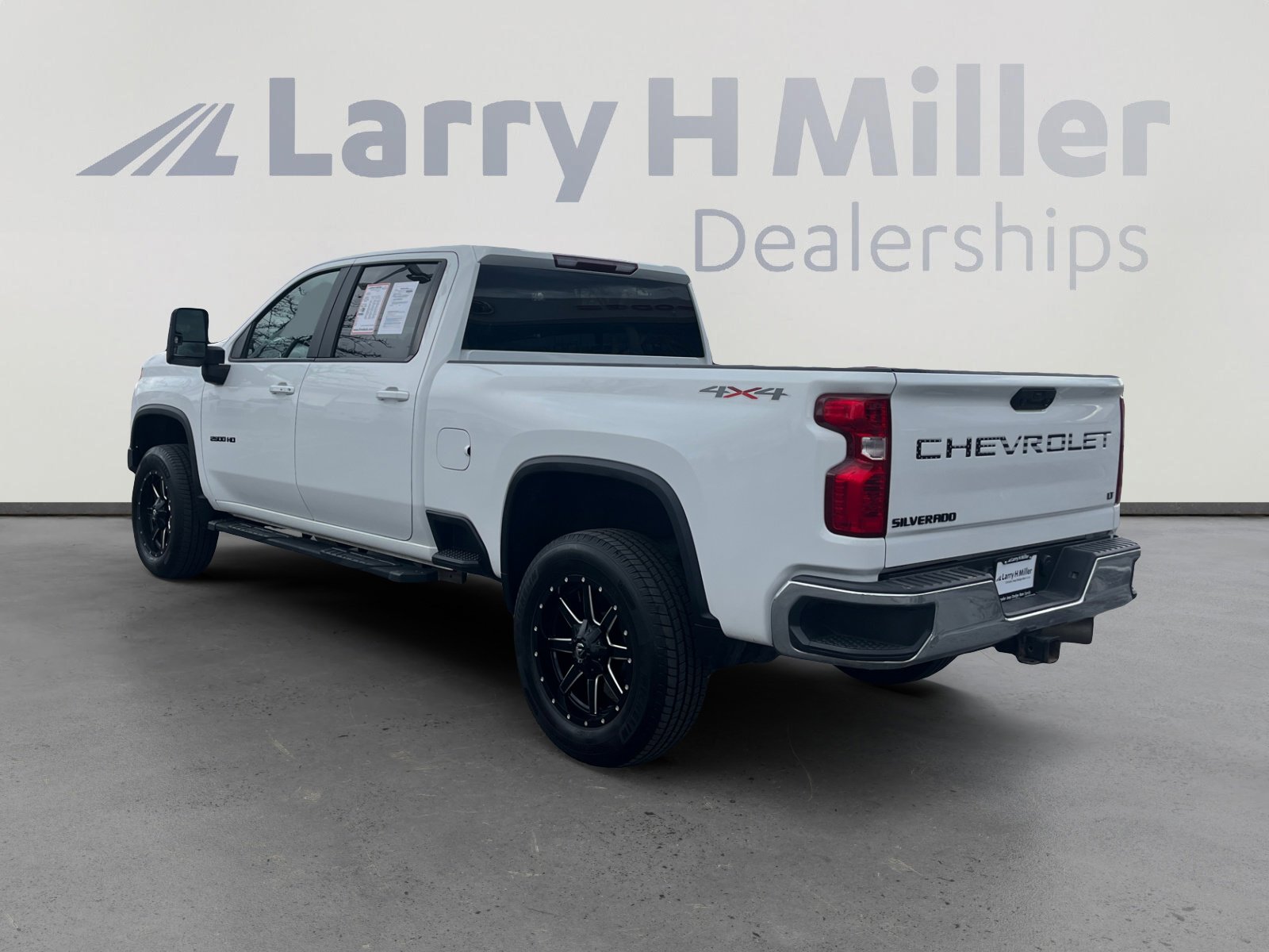 Used 2021 Chevrolet Silverado 2500 LT w/ Convenience Package image 3