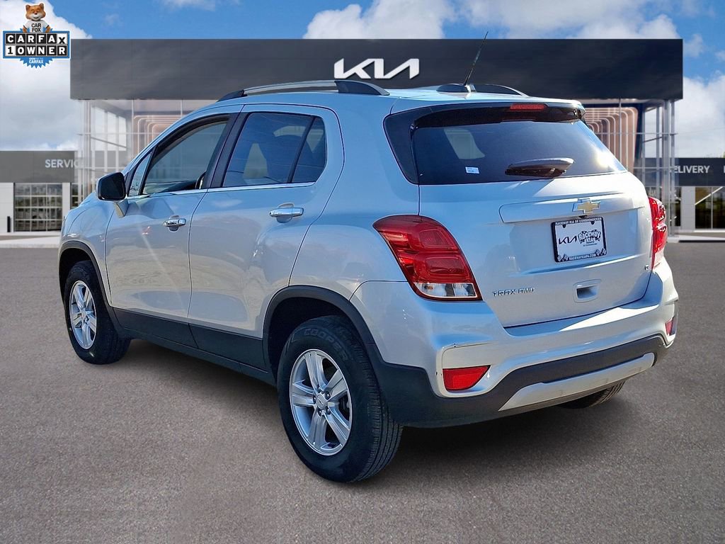 Used 2020 Chevrolet Trax LT w/ LT Convenience Package image 4