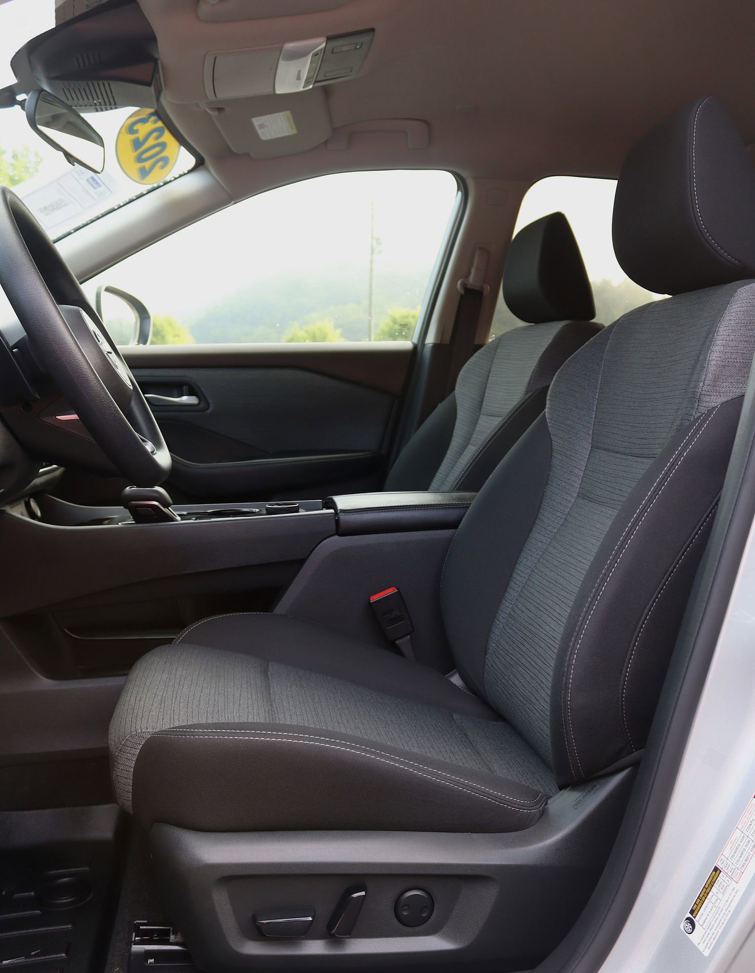 Used 2023 Nissan Rogue SV image 18