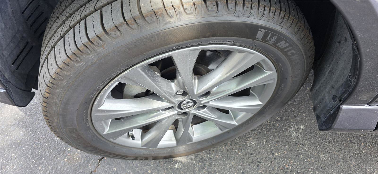 Used 2017 Toyota RAV4 Platinum FWD image 9
