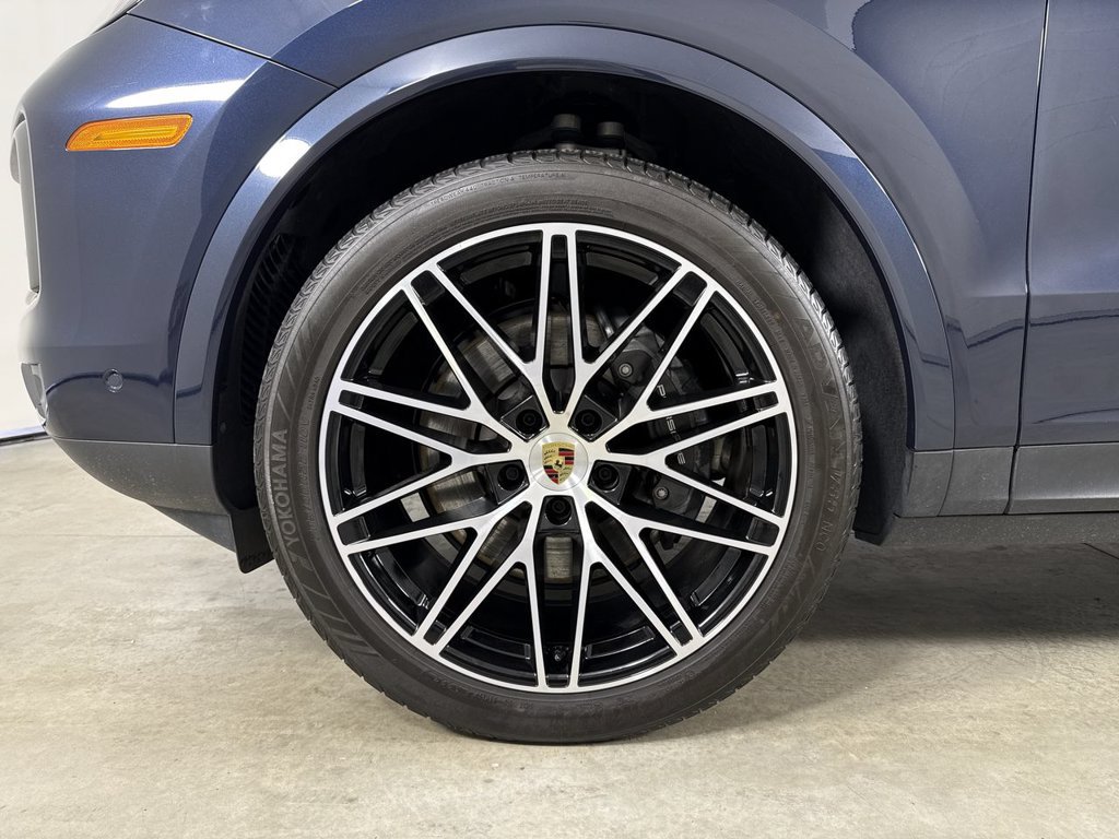 Certified 2024 Porsche Cayenne Coupe AWD/4WD image 13