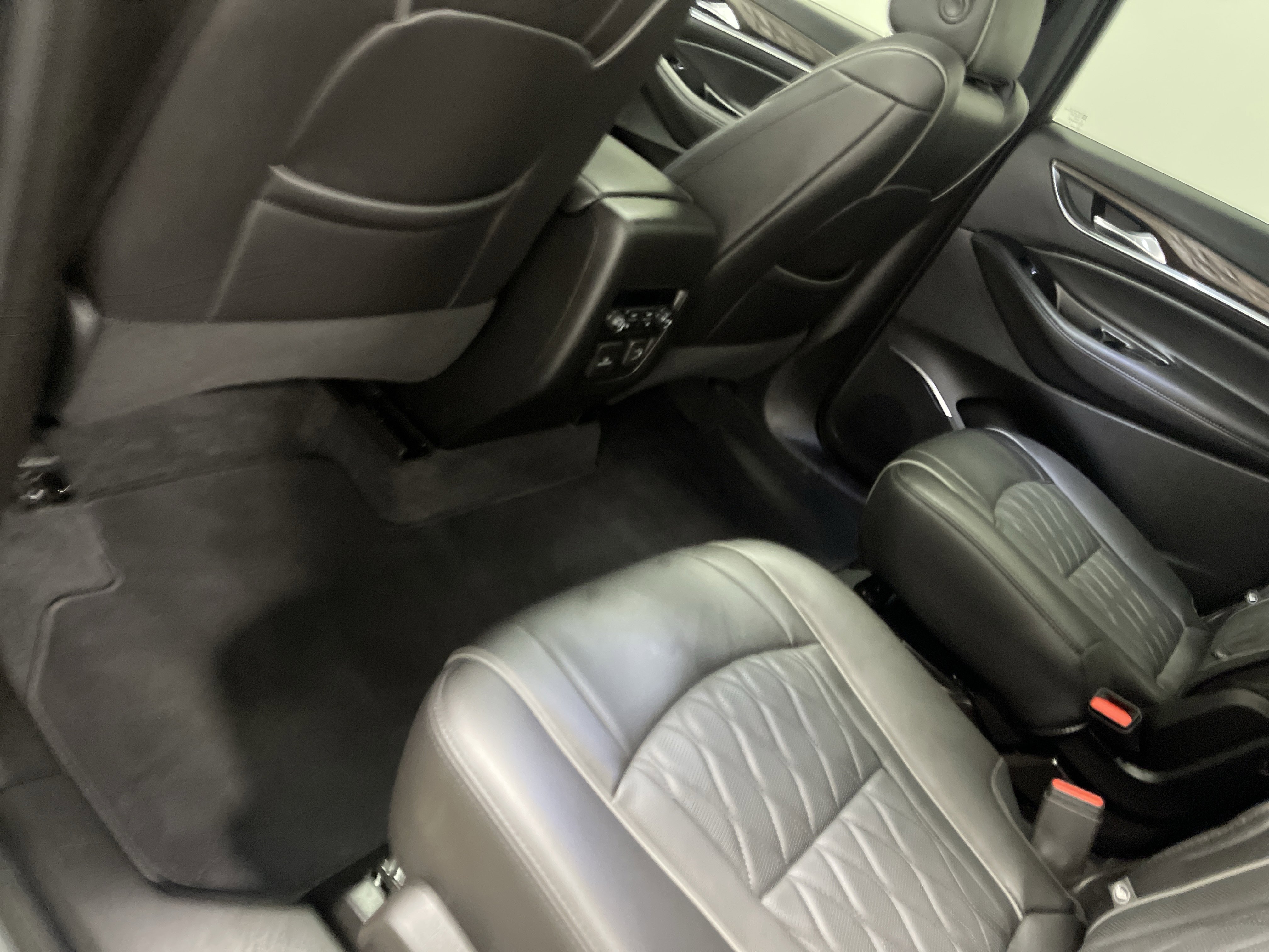 Used 2024 Buick Enclave Avenir image 17