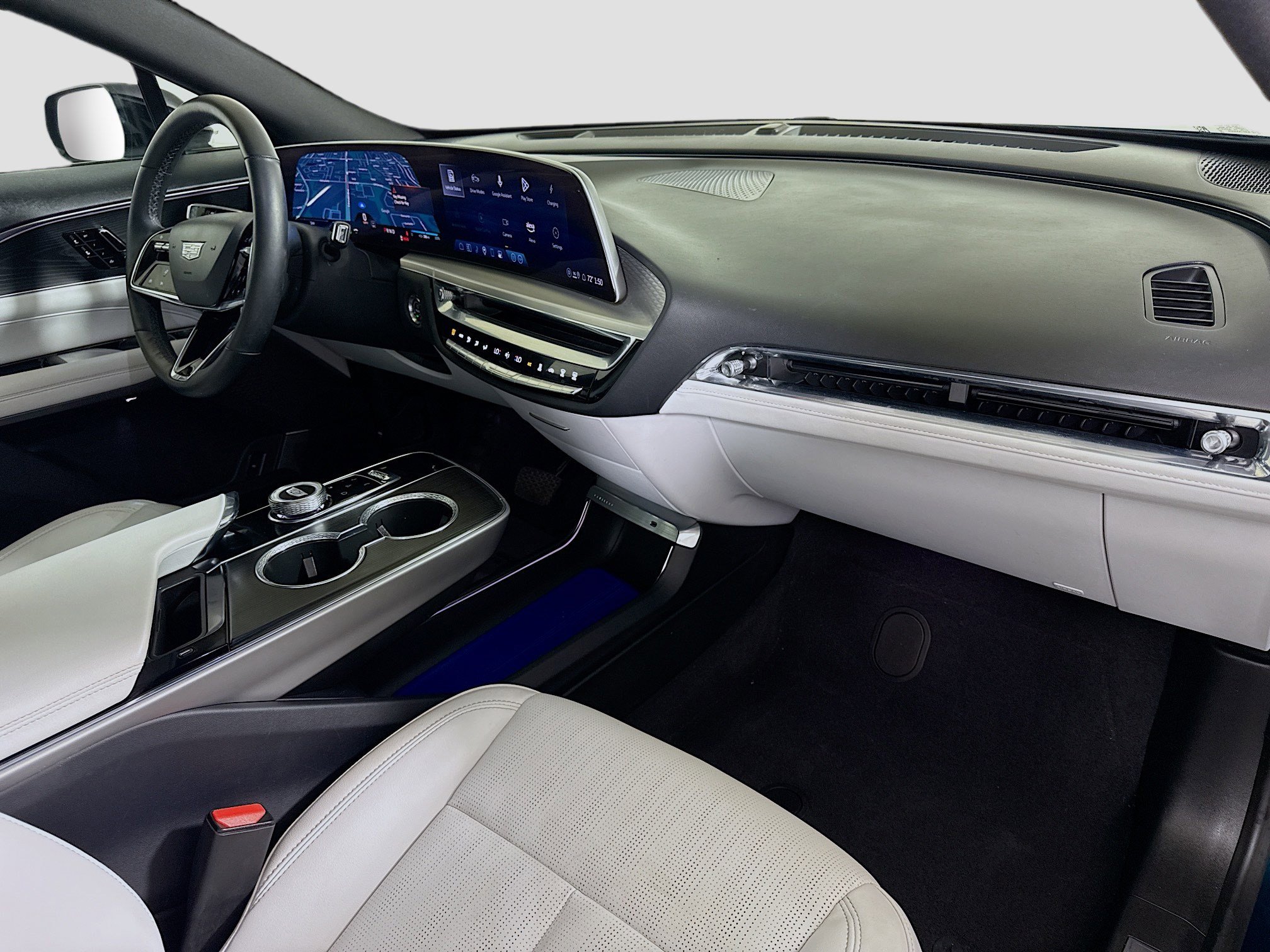 Used 2025 Cadillac Lyriq Luxury w/ LPO, Floor Liner Package image 30