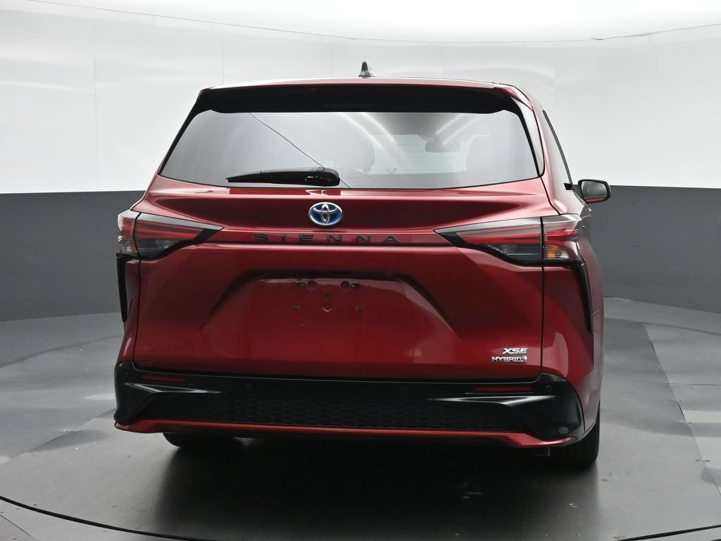 Used 2021 Toyota Sienna XSE FWD image 6