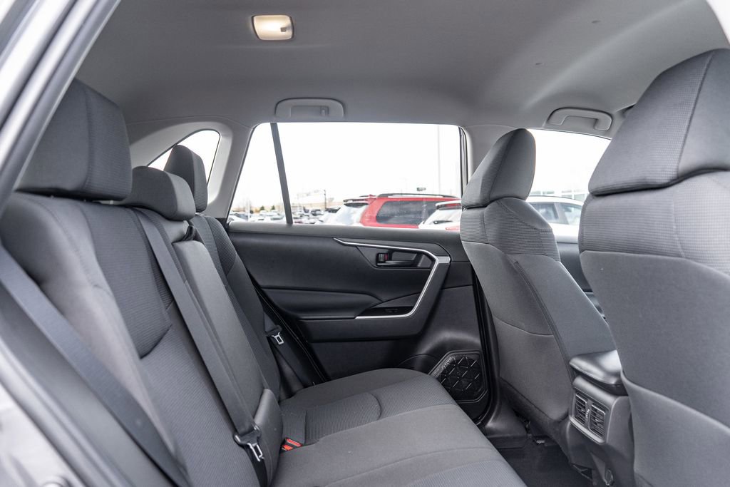 Certified 2022 Toyota RAV4 LE AWD/4WD image 13