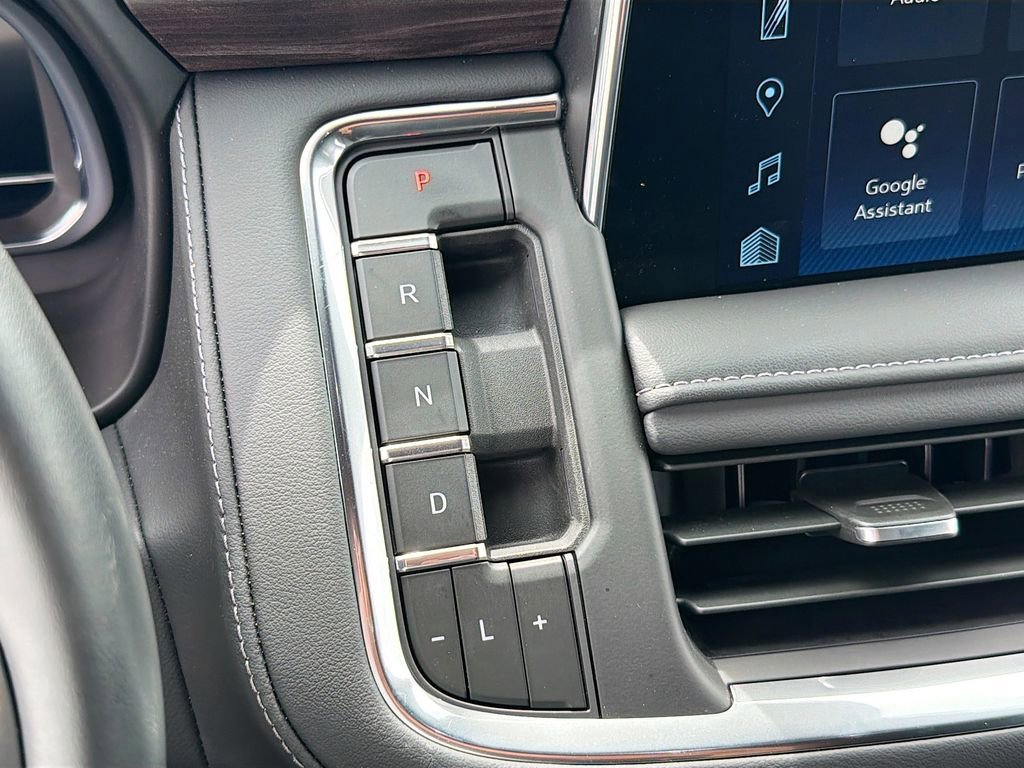 Used 2024 Chevrolet Tahoe Z71 w/ Luxury Package AWD/4WD image 16