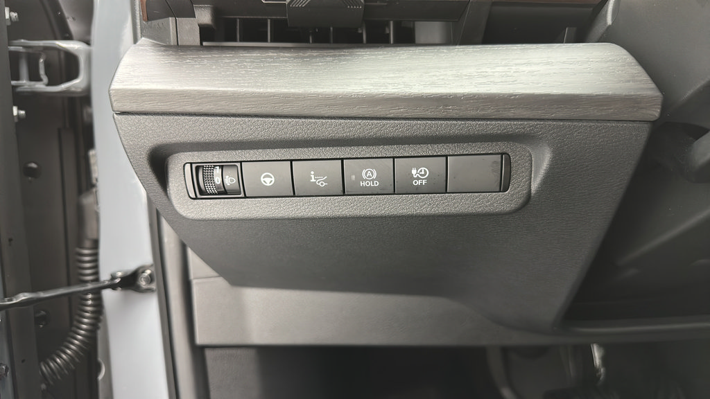 Used 2024 Nissan Ariya AWD image 19
