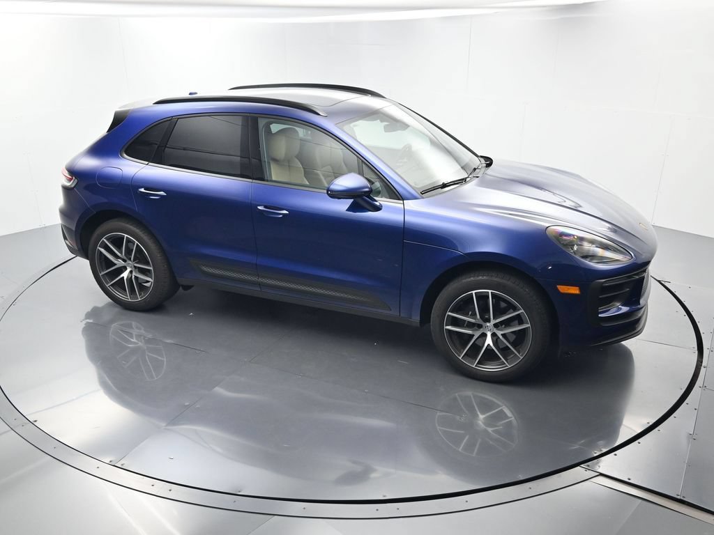 Certified 2025 Porsche Macan AWD/4WD image 40