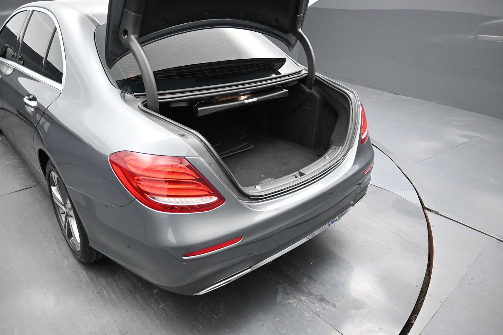 Used 2019 Mercedes-Benz E 300 4MATIC image 28