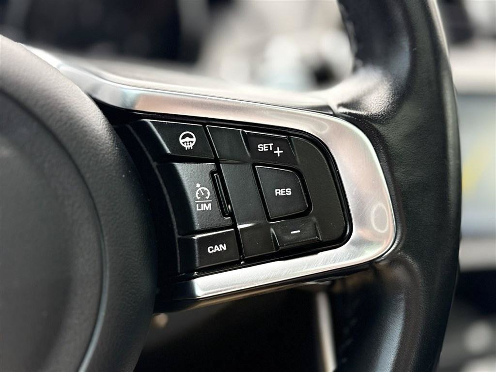 Used 2018 Jaguar XE S AWD/4WD image 46