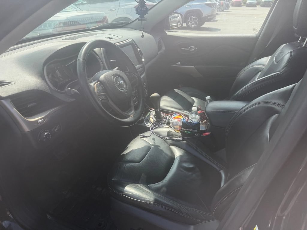 Used 2017 Jeep Cherokee Limited AWD/4WD image 7