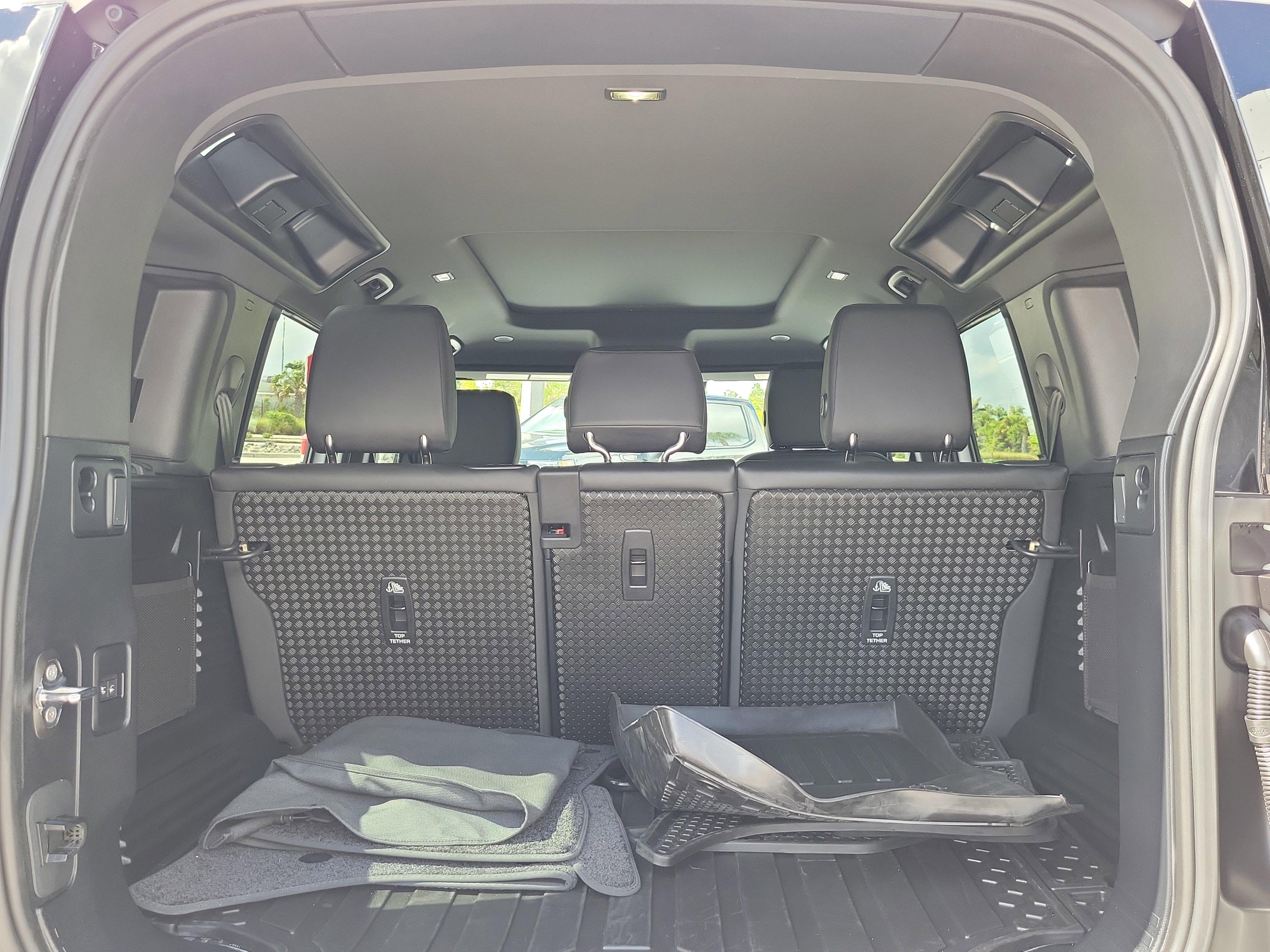 Used 2025 Land Rover Defender 110 S image 18