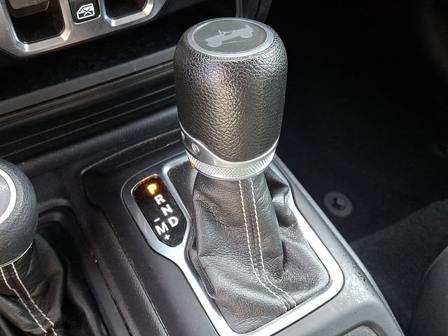 Used 2022 Jeep Wrangler Unlimited Sahara w/ Cold Weather Group AWD/4WD image 16