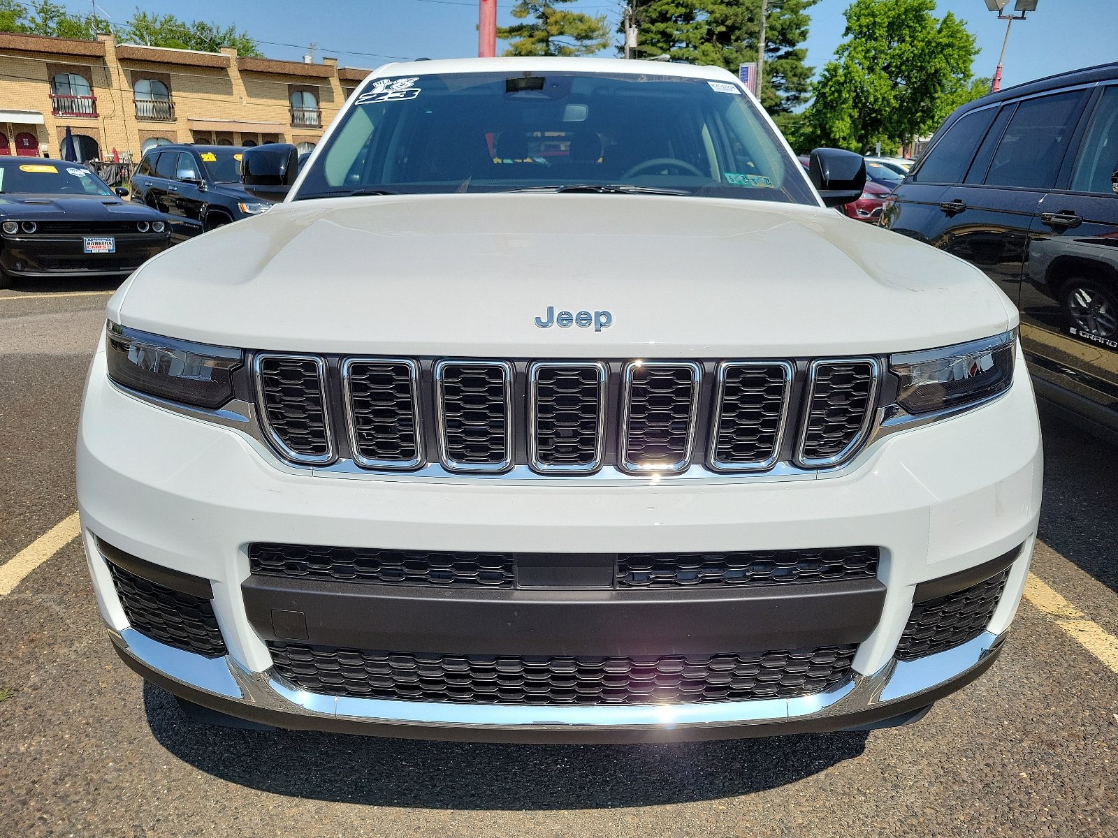 New 2023 Jeep Grand Cherokee L Laredo AWD/4WD image 2