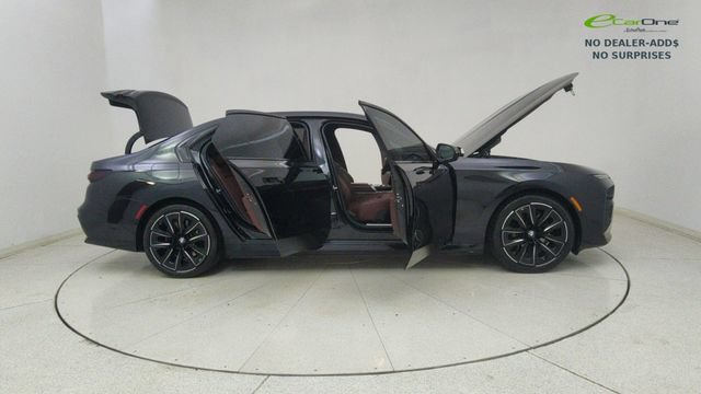 Used 2025 BMW i7 eDrive50 w/ M Sport Package RWD image 70