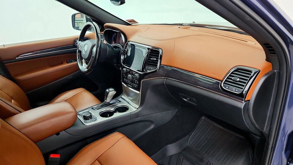 Used 2020 Jeep Grand Cherokee Overland AWD/4WD image 27