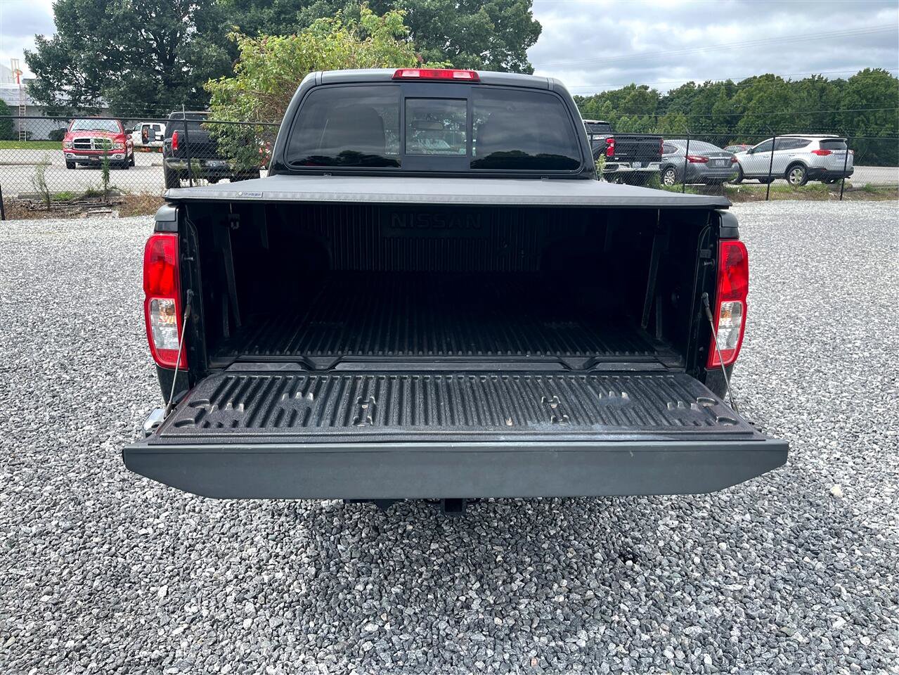 Used 2017 Nissan Frontier SV image 13