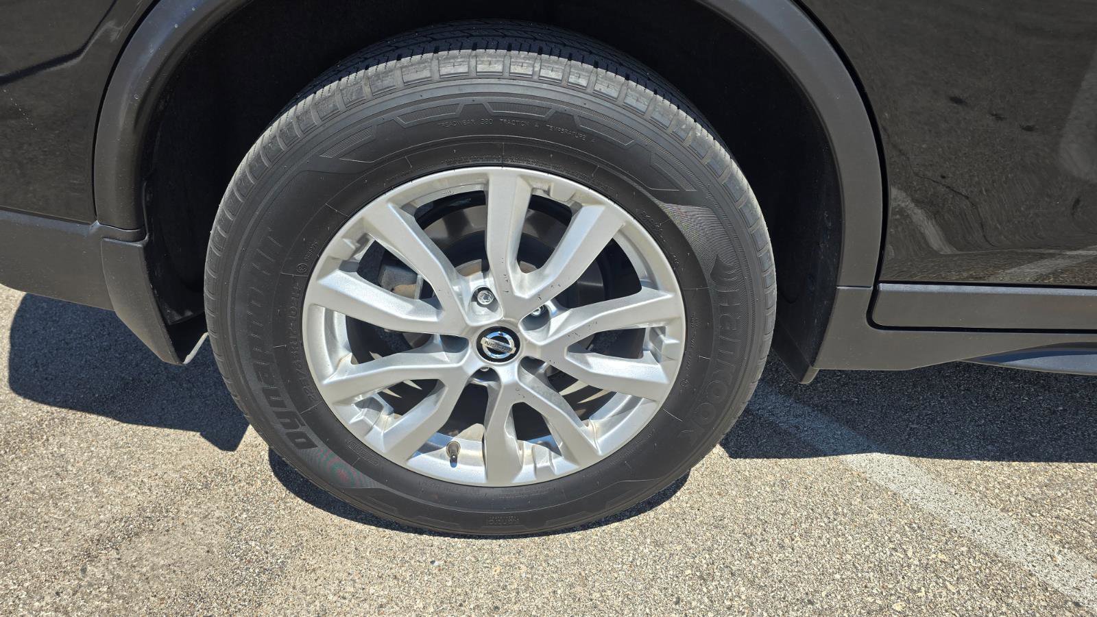 Used 2017 Nissan Rogue SV AWD/4WD image 17