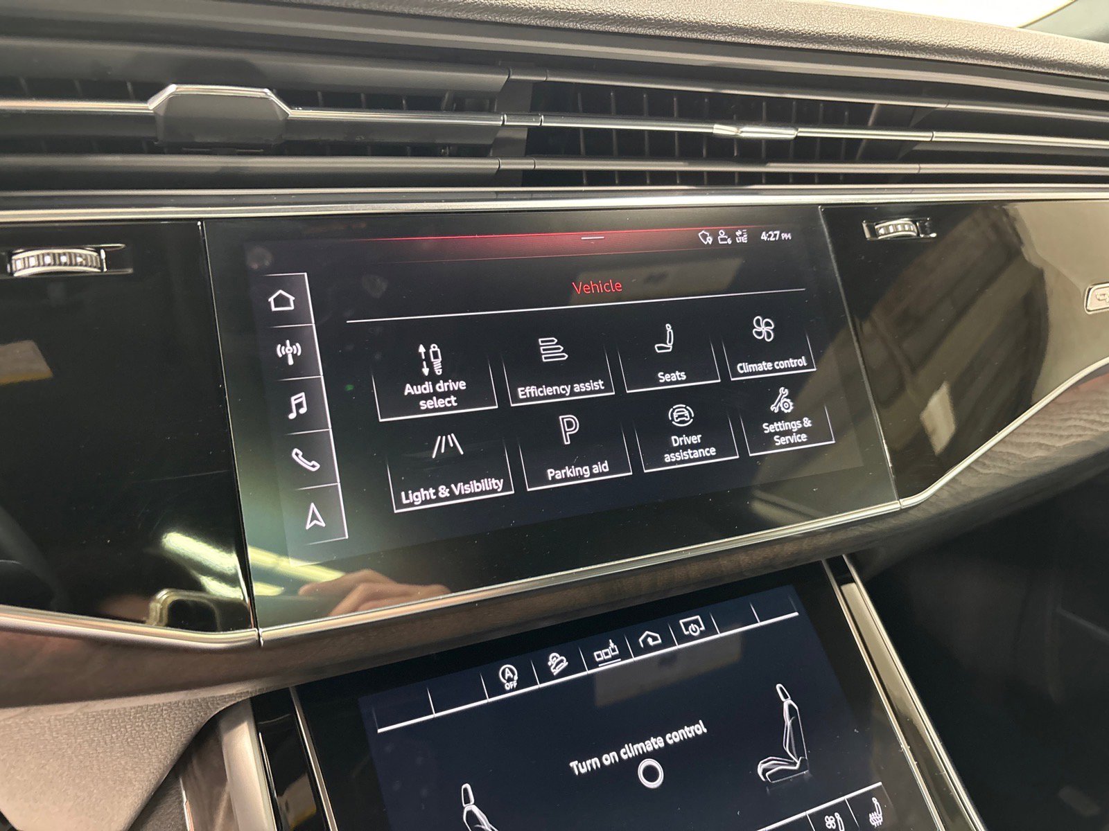 Used 2020 Audi Q8 Premium Plus w/ Premium Plus Package AWD/4WD image 16