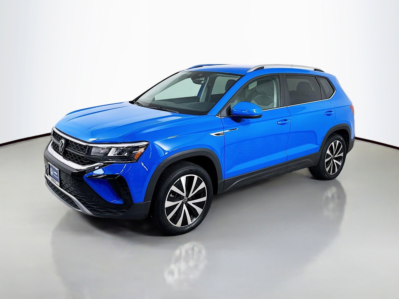 Certified 2023 Volkswagen Taos SE image 1